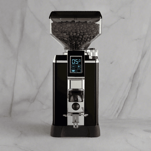 Molinillo de café Faema G20 Touch&Match On Demand negro con diseño moderno.