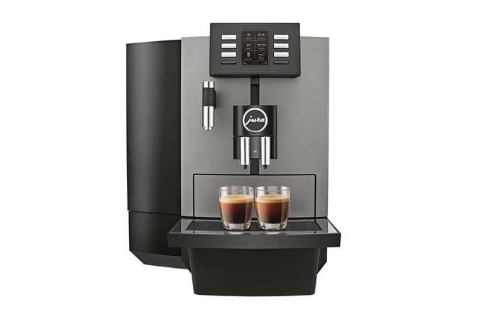 Vista frontal de la cafetera Jura X6 Dark Inox con dos cafés servidos.