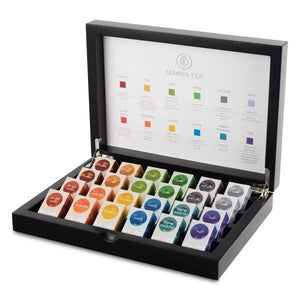 Caja abierta de Semper Tea con bolsitas de té organizadas por colores y sabores.