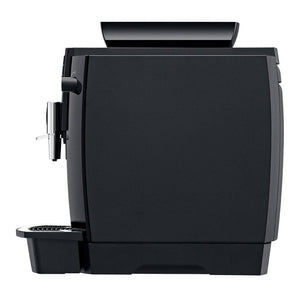 Vista lateral de la cafetera Jura WE6 Piano Black, diseño compacto y funcional.