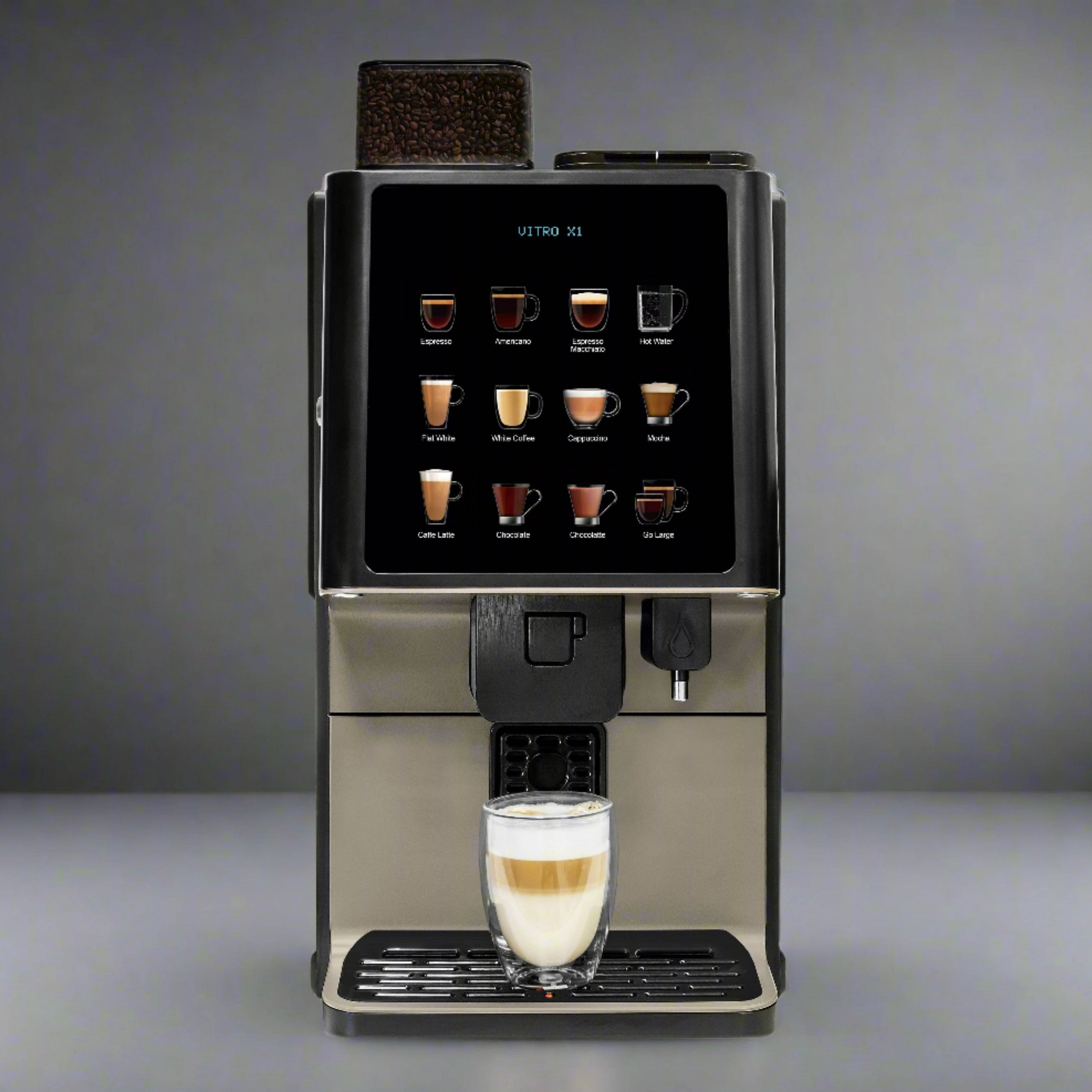 Cafetera automática Azkoyen Vitro X1 MIA con pantalla táctil y café servido.