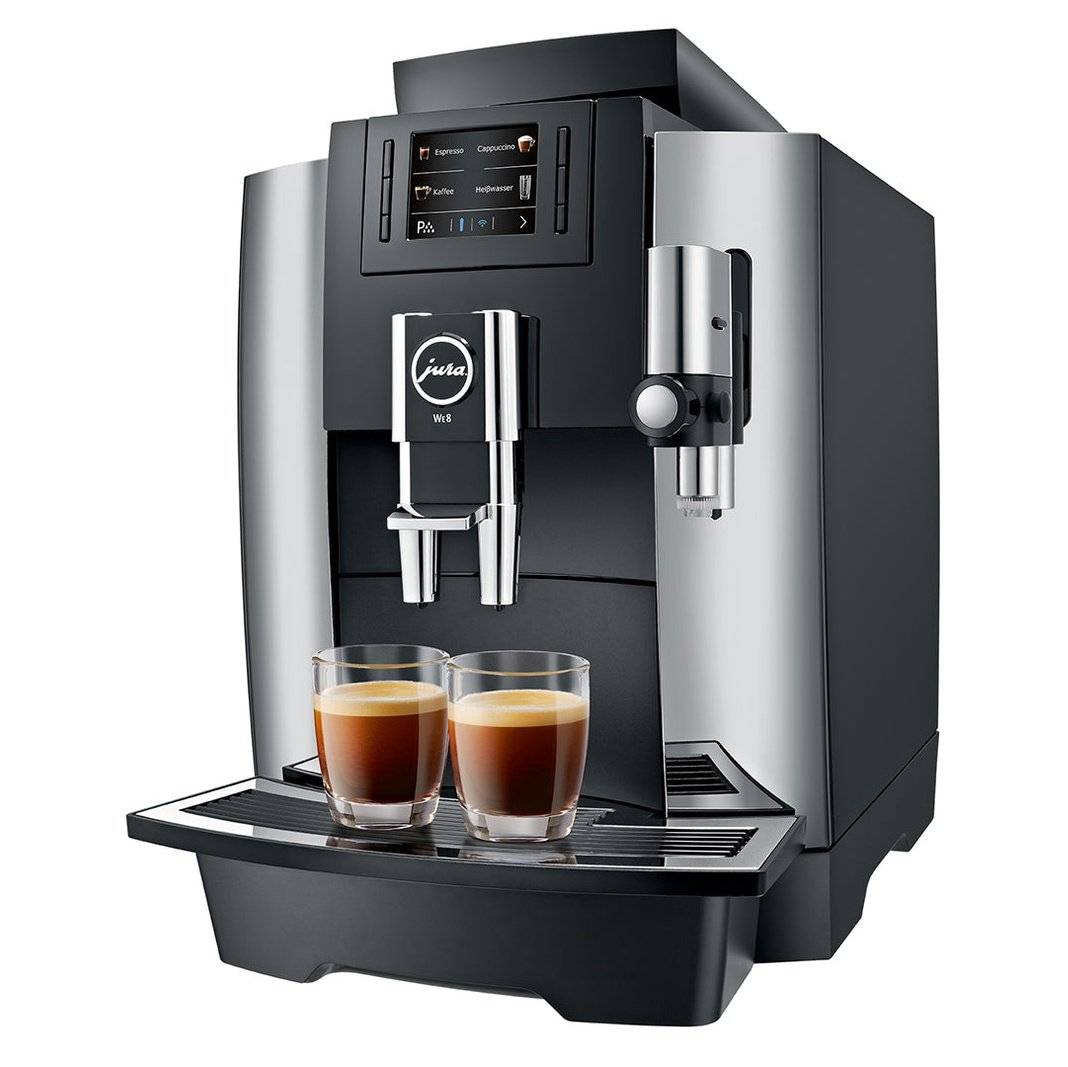 Cafetera Jura WE8 Chrome con diseño moderno y dos cafés listos para disfrutar.